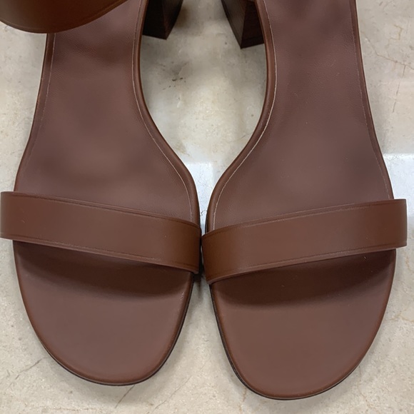 BURBERRY ALF HOLLYWELL 50 BLOCK HEEL SANDALS TAN WITH GOLD TB SIDE STRAP LOGO 40 - Picture 5 of 13